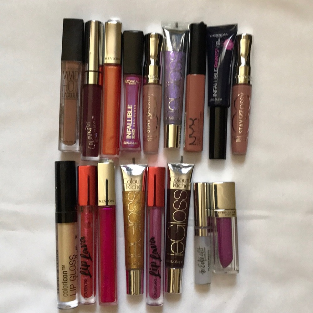 Bundle of lipglosses